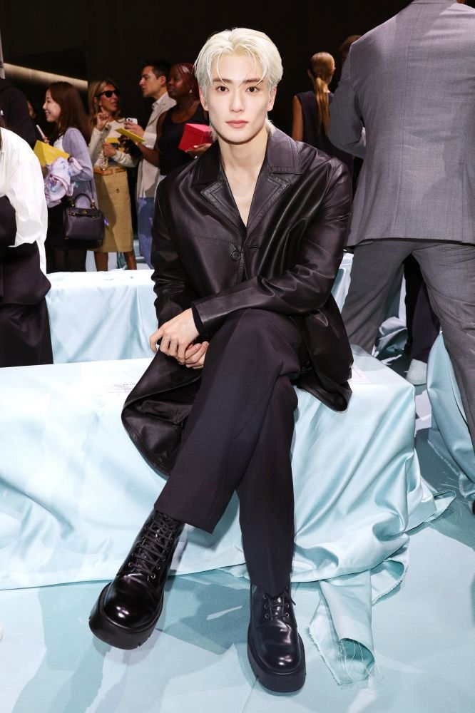 看完視力都變好了！2025春夏米蘭時裝周男神盤點！Hoshi、Jin流氓寛肩名場面回顧！-10