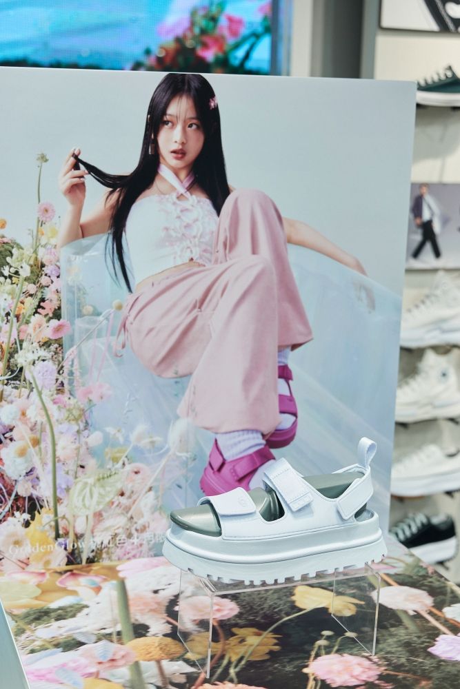 NewJeans Hanni代言「UGG厚底涼鞋」只有這裡獨賣，穿起來真的腿超細！-7