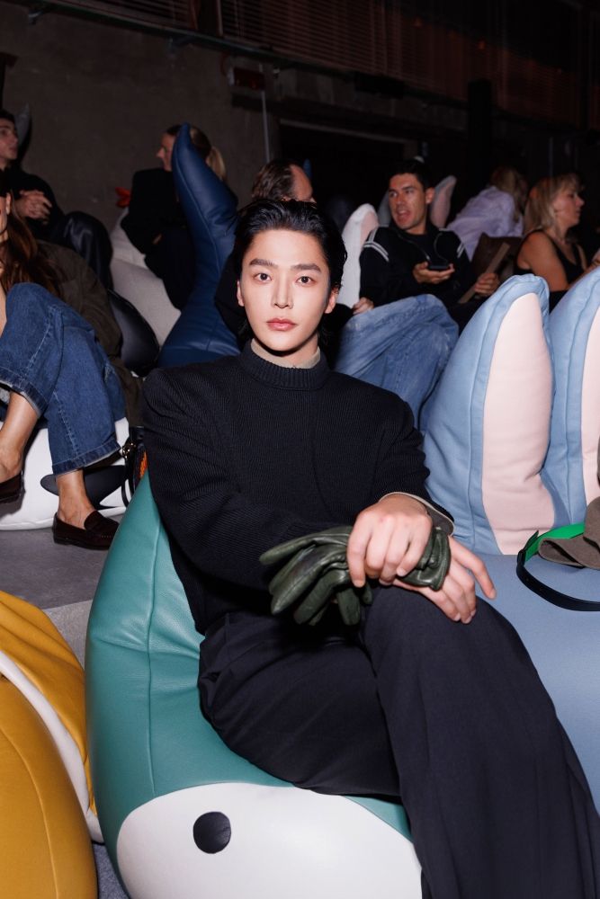 看完視力都變好了！2025春夏米蘭時裝周男神盤點！Hoshi、Jin流氓寛肩名場面回顧！-8