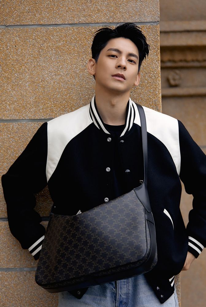 一票男神都揹！CELINE爆款「老花斜背包」朴寶劍、怪物新人男團TWS道勳都超愛！-9