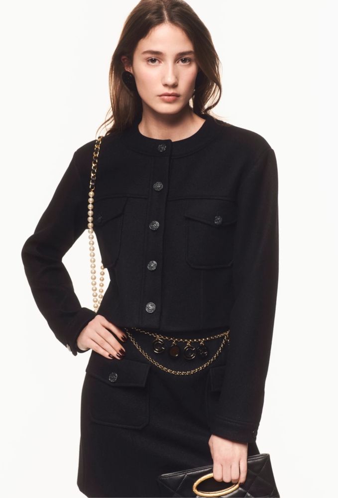 人間香奈兒Jennie出發巴黎時裝周！「乖巧千金風」鉛筆腿、小貓甜笑全場融化！-4