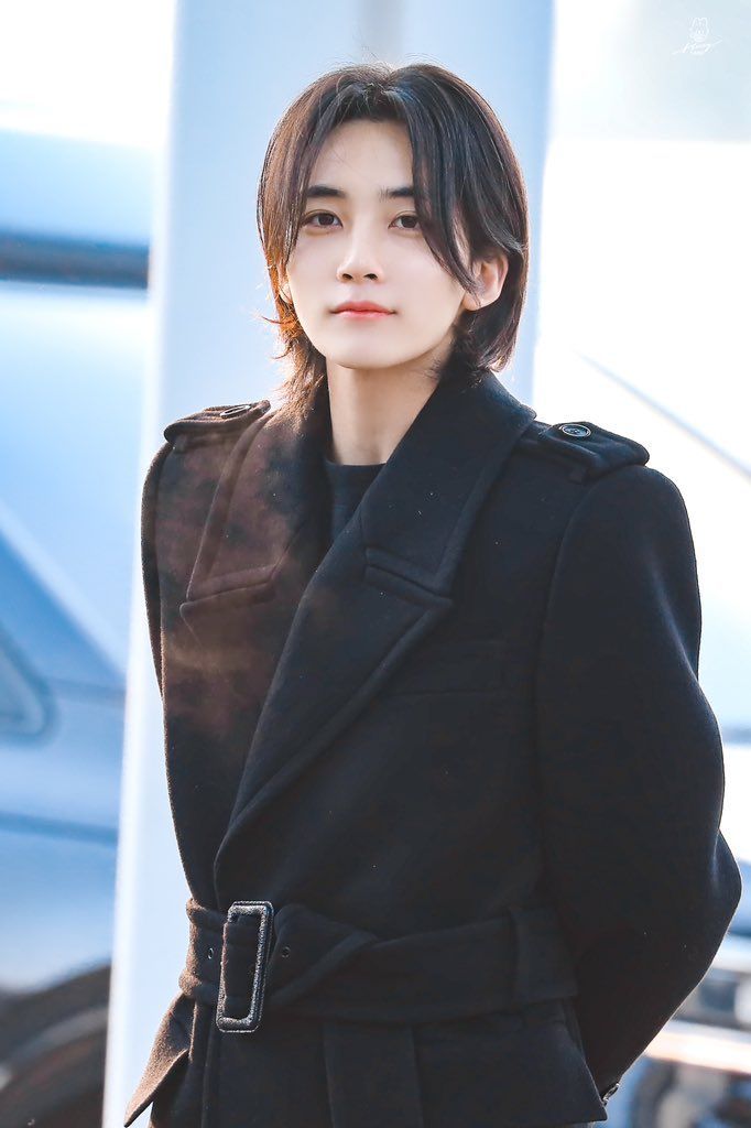 韓網公認6位擁有「漫畫臉」的KPOP男偶像！淨漢受封「人間霍爾」，成訓、秀彬都是校草男神等級-11