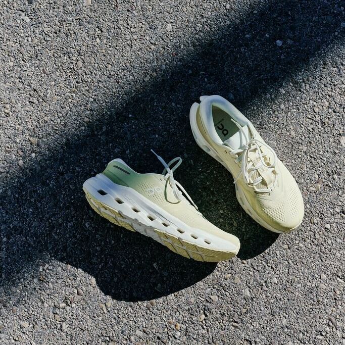 韓星摯愛On跑鞋再升級！最新Cloudrunner 3終於來了！冰川灰、珍珠白水手藍直接選色障礙！-3