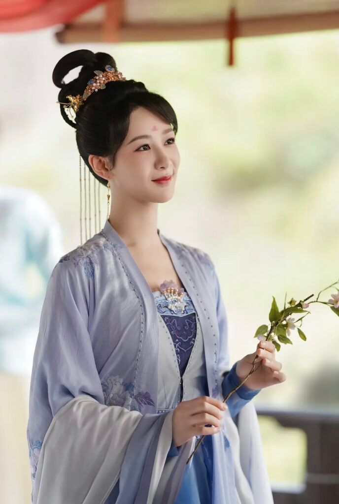 7位2023「天選人設」陸劇女角色！《雲之羽》女二盧昱曉爆紅，趙露思純愛戰神，虞書欣顛覆形象！-5