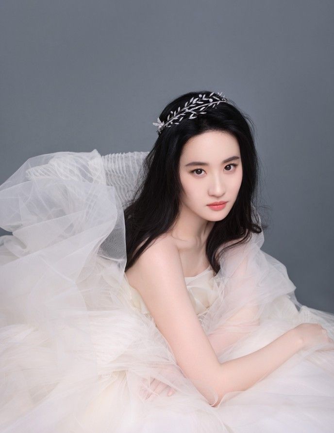  Netflix《玫瑰的故事》劉亦菲身價百億？！超狂精品代言清單公開LV、寶格麗一眼不眨就簽走！-11