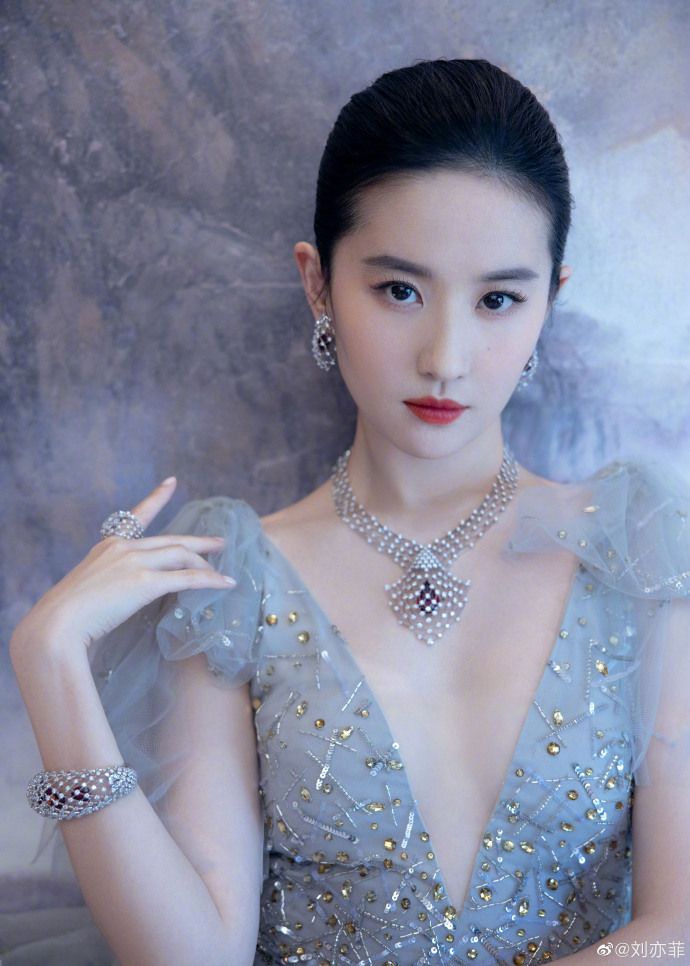 2023陸劇女星「抖音話題播放量」排行TOP10！趙露思贏白鹿，迪麗熱巴只第四，冠亞軍破千億！-4