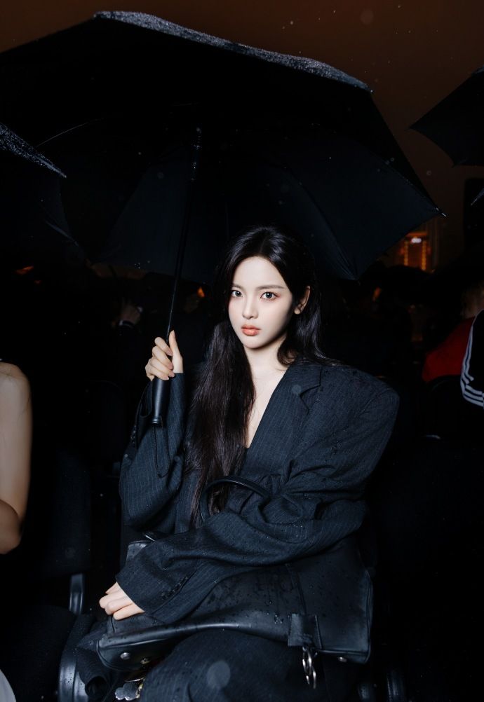 陸劇《墨雨雲間》神顏團女星盤點！吳謹言、楊超越古裝扮相唯美破碎，從小美到大15歲童星艾米、美到上熱搜！-7