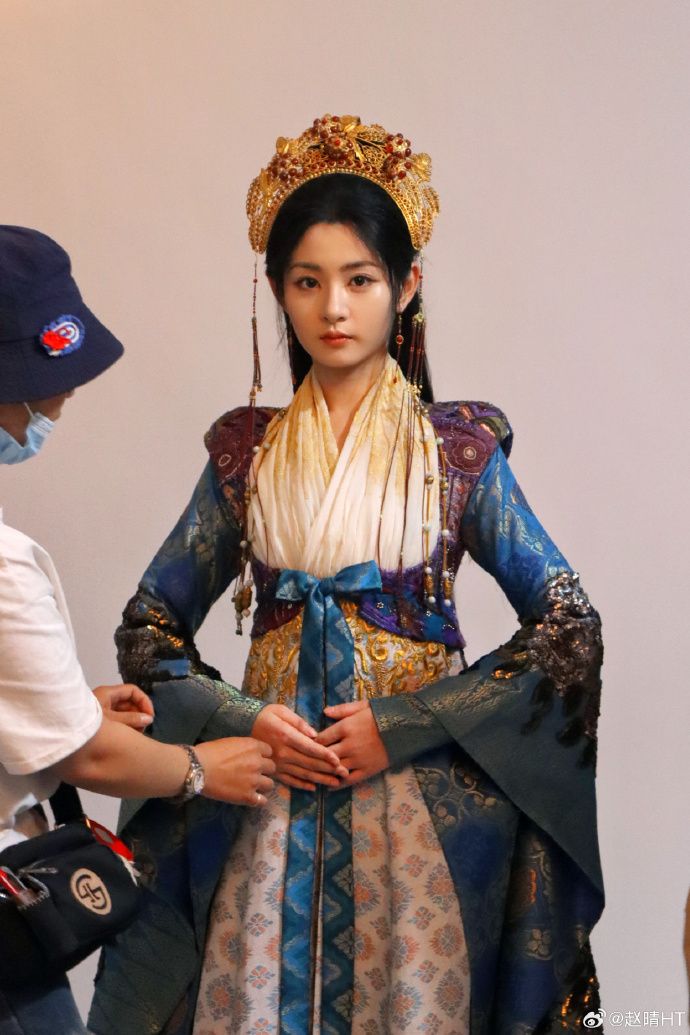 陸劇《墨雨雲間》神顏團女星盤點！吳謹言、楊超越古裝扮相唯美破碎，從小美到大15歲童星艾米、美到上熱搜！-20
