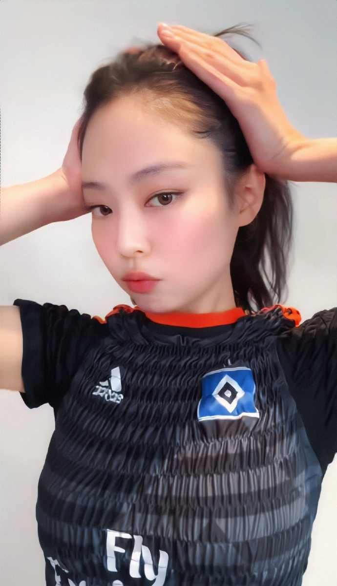 BLACKPINK Jennie也開通抖音了！首支短影4小時千萬觀看打敗Lisa紀錄，與Beats廣告疑似出現新歌！-6