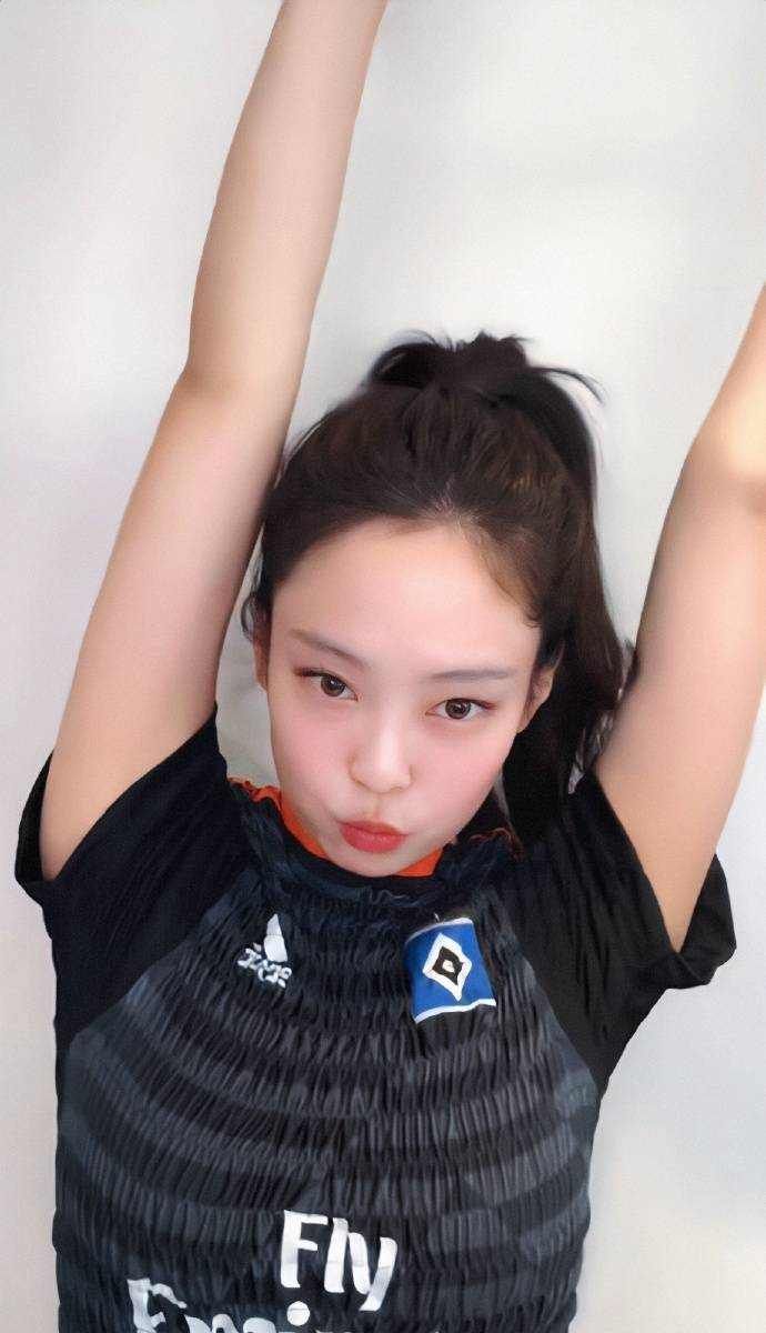 BLACKPINK Jennie也開通抖音了！首支短影4小時千萬觀看打敗Lisa紀錄，與Beats廣告疑似出現新歌！-2