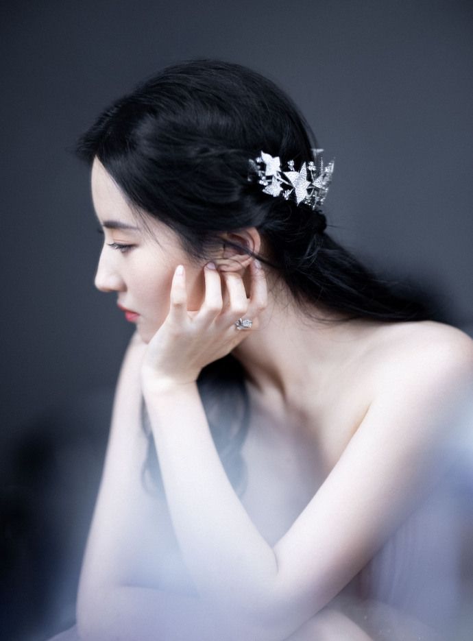  Netflix《玫瑰的故事》劉亦菲身價百億？！超狂精品代言清單公開LV、寶格麗一眼不眨就簽走！-12