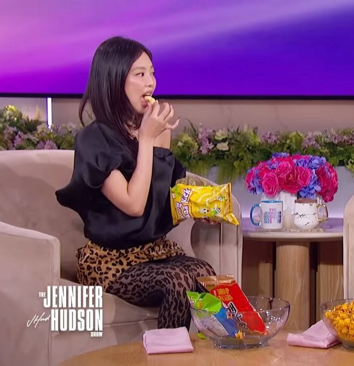 Jennie最愛同款零食找到了！超夯「香蕉脆條」韓妞瘋狂掃貨、這款餅乾台灣超市就買得到！-3