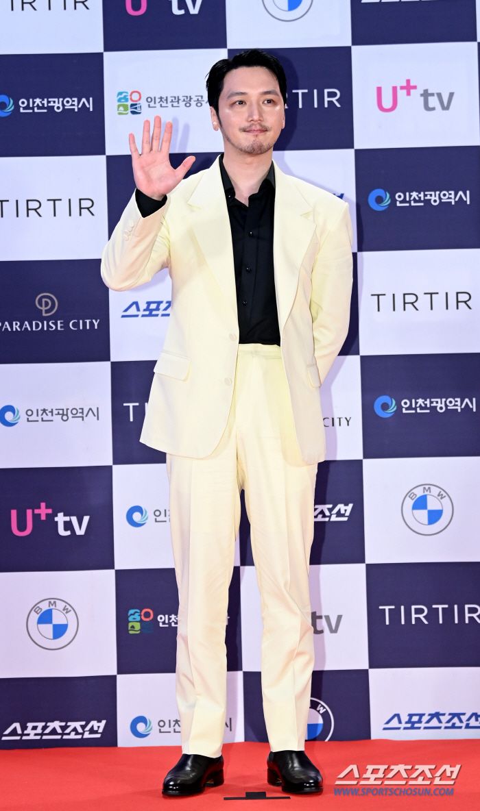 2024《青龍系列大獎》紅毯男神降臨！李正河、任時完可愛爆擊，柳俊烈也來了？！-13