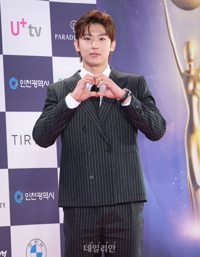 2024《青龍系列大獎》紅毯男神降臨！李正河、任時完可愛爆擊，柳俊烈也來了？！-4