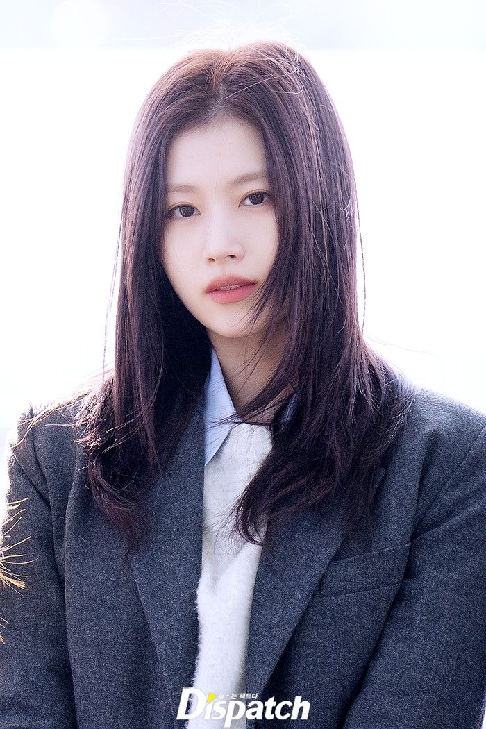 盤點7位最具純情漫畫感的韓國女偶像！Sullyoon、Jisoo獲封初戀臉，Winter撞臉這位人氣動漫角色！-13