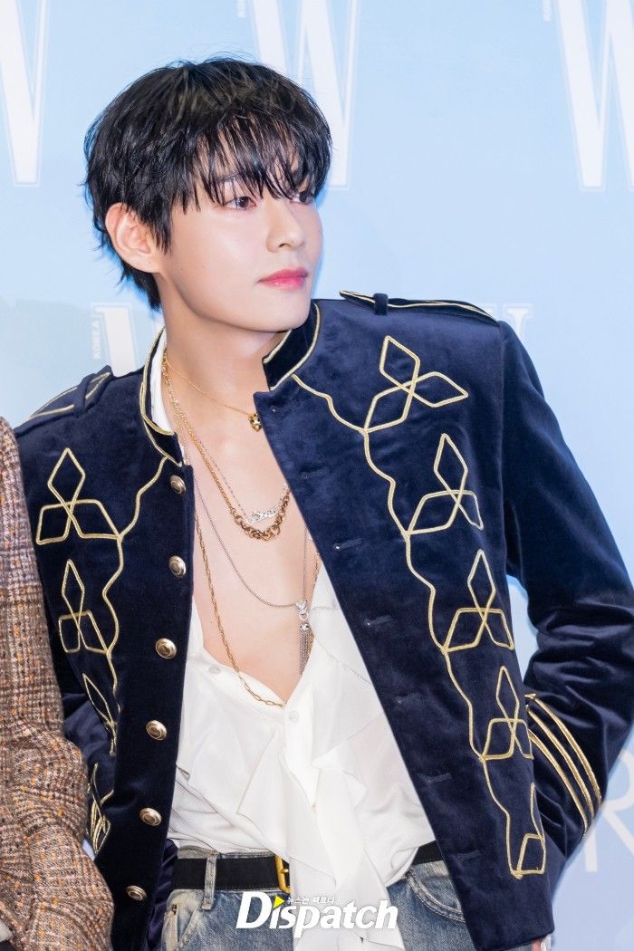 韓網熱議6大KPOP男偶像傳奇紅毯照！成訓、車銀優化身白馬王子，鉉辰平頭亮相震撼全網！-9