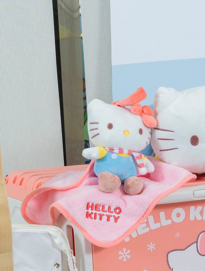 7-11開賣Hello Kitty聖誕福袋！超可愛「凱蒂貓小夜燈+折疊傘、法蘭絨被+玩偶面紙套」全都想帶回家！-9