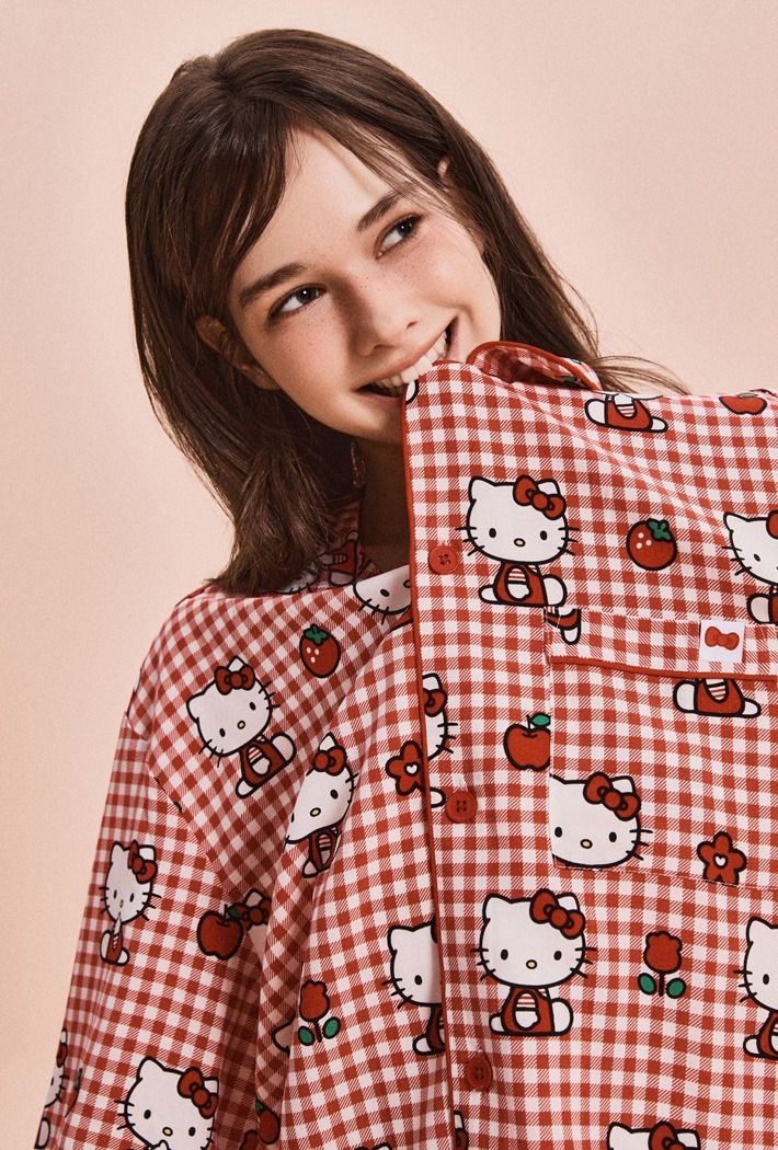 韓國民品牌SPAO聯名Hello Kitty！豹紋Kitty睡褲、小格紋睡衣...可愛到想立刻訂機票衝去買！-7