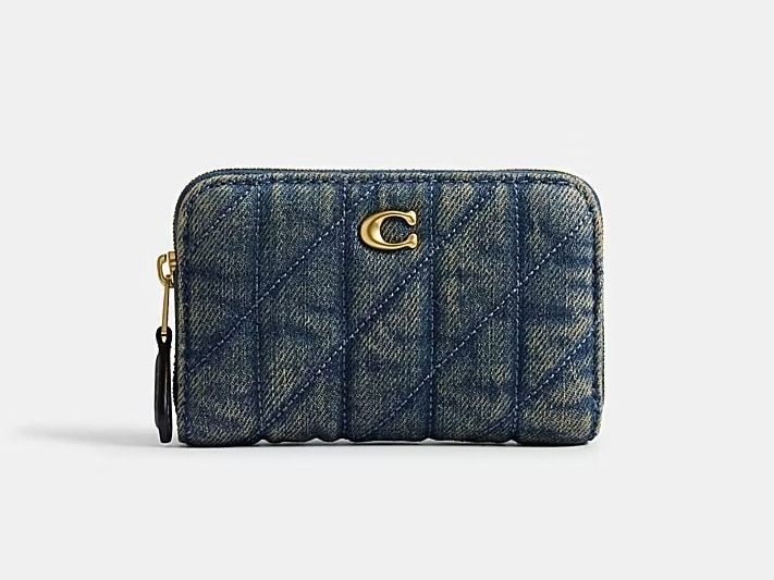 牛仔錢包被問爆！Coach六款「千元短夾」推薦！拉鍊雙摺短夾真的賣超好！-3