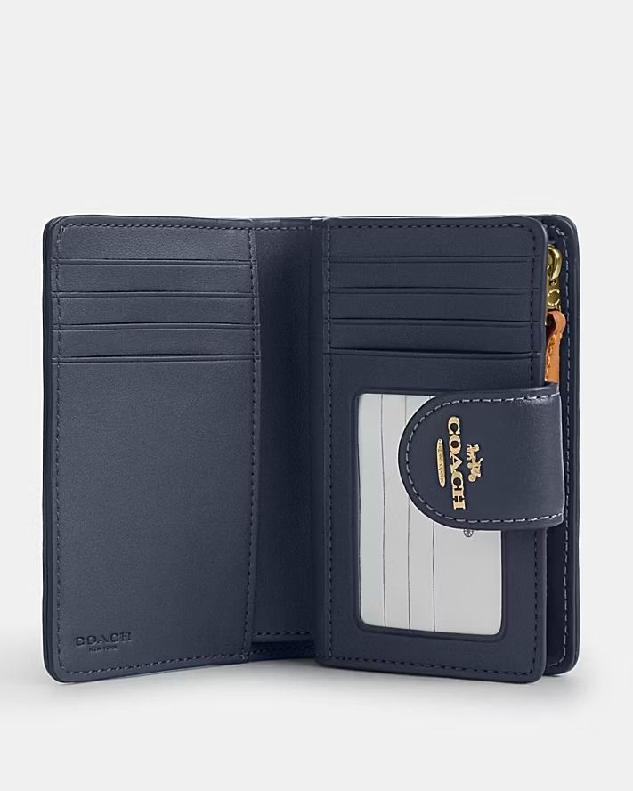 牛仔錢包被問爆！Coach六款「千元短夾」推薦！拉鍊雙摺短夾真的賣超好！-5