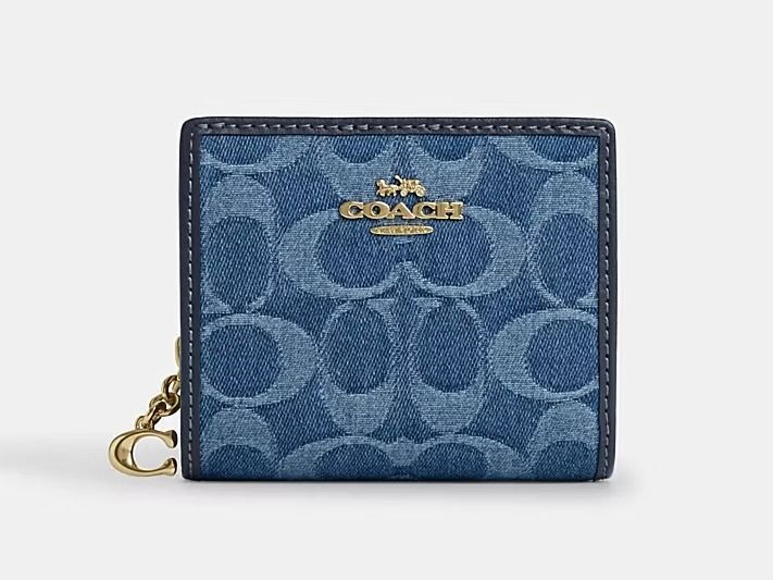 牛仔錢包被問爆！Coach六款「千元短夾」推薦！拉鍊雙摺短夾真的賣超好！-6