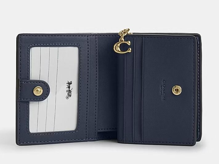牛仔錢包被問爆！Coach六款「千元短夾」推薦！拉鍊雙摺短夾真的賣超好！-7