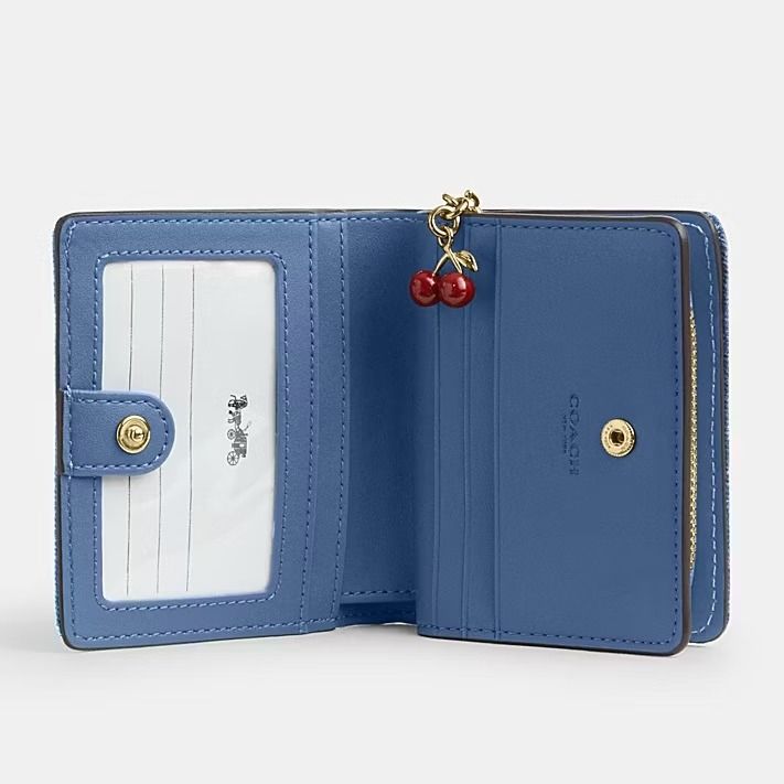 牛仔錢包被問爆！Coach六款「千元短夾」推薦！拉鍊雙摺短夾真的賣超好！-13