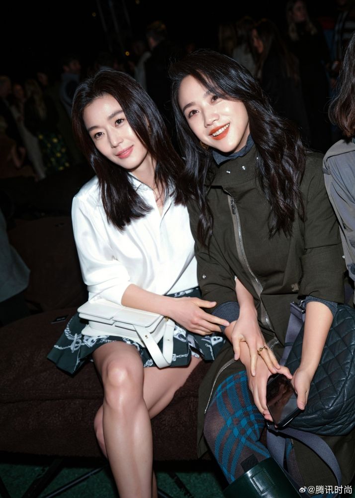 Burberry 2024冬季大秀前排亮點！「不老女神」全智賢驚人美貌、泰星Bright自拍太可愛！-1