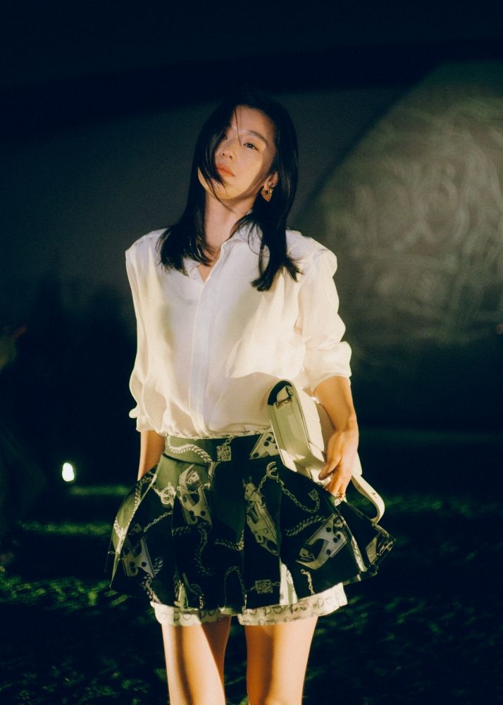 Burberry 2024冬季大秀前排亮點！「不老女神」全智賢驚人美貌、泰星Bright自拍太可愛！-8