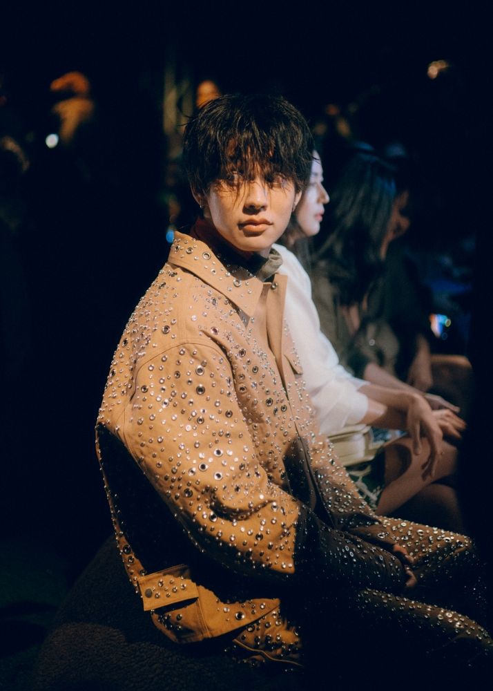 Burberry 2024冬季大秀前排亮點！「不老女神」全智賢驚人美貌、泰星Bright自拍太可愛！-13