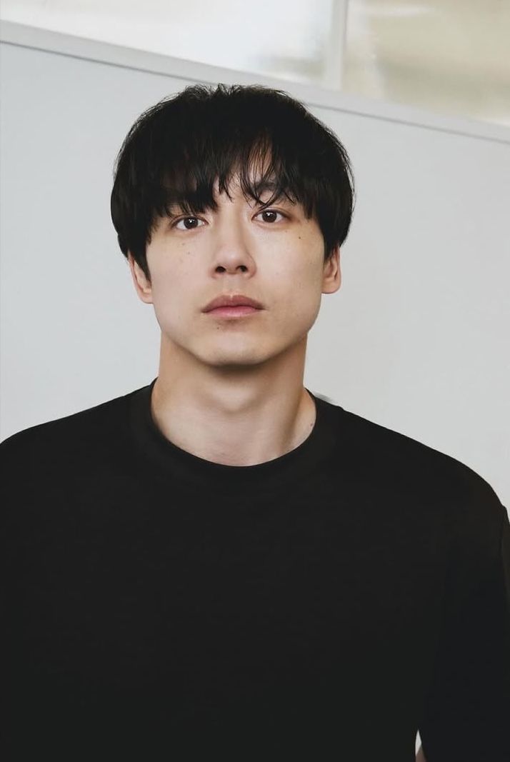 認識「鹽系男神」坂口健太郎！韓國UNIQLO、PRADA只愛他、私下個性超天然呆？！-2