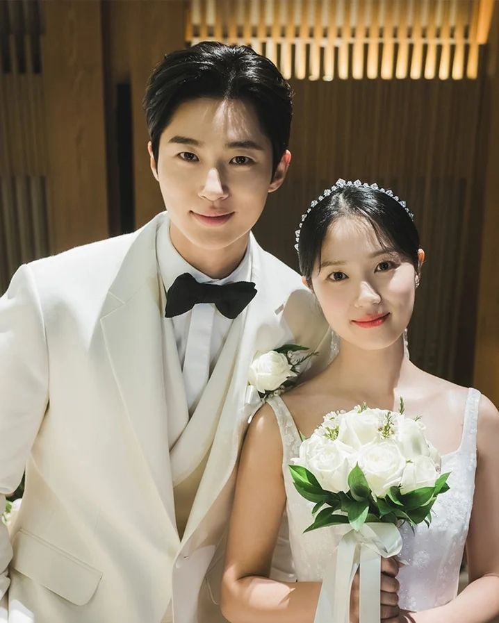 8組2024最美韓劇婚紗照！《淚之女王》《背著善宰跑》致敬「迫降CP」超夢幻！-8