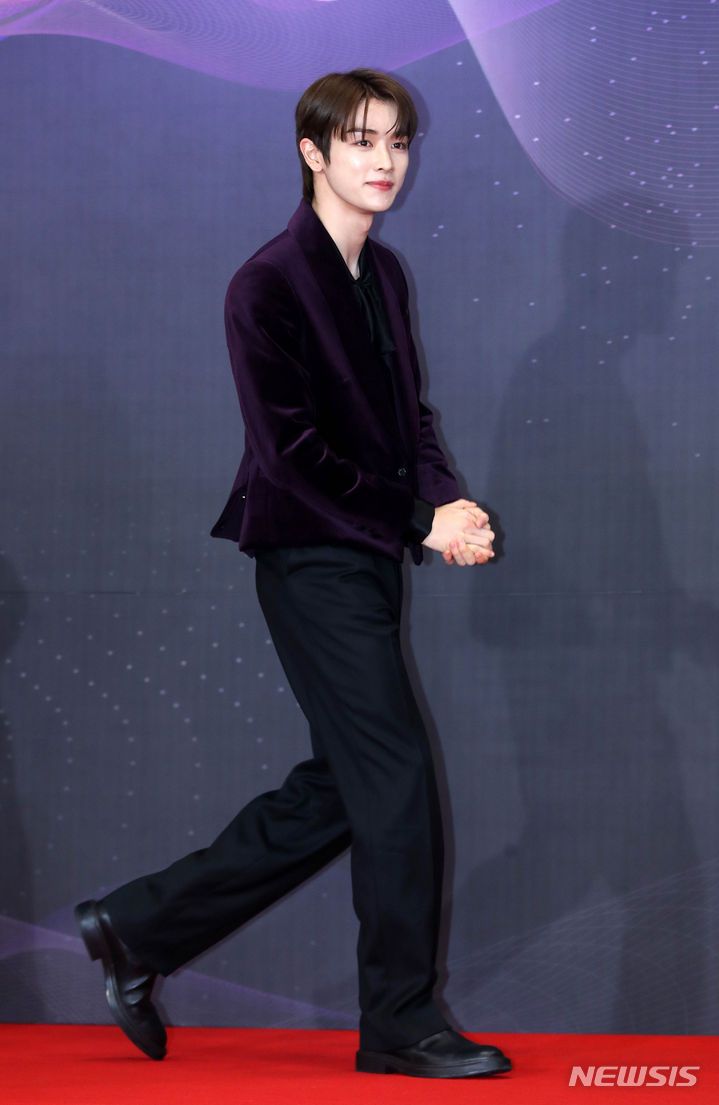 韓網公認8位「西裝男神」KPOP偶像！珉奎、在玹禁慾性感到犯規，成訓化身霸道總裁！-8