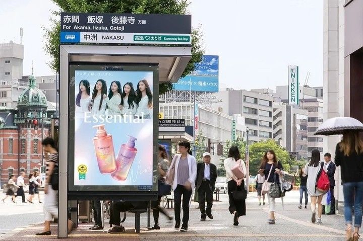五代女團NewJeans美妝資源太狂！全球前十大頂流精品把她們捧手心上疼、平均年齡未成年代言費破億！-5