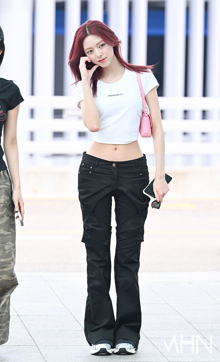 盤點7位KPOP女偶像的傳奇機場照！Karina、張員瑛美貌驚豔，舒華神顏引爆全網瘋傳！-11