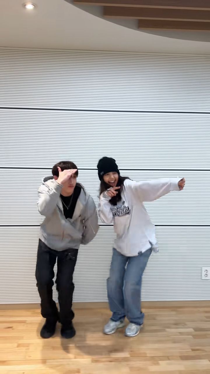 韓網熱議7組最意外的KPOP跨團好友組合！然竣＆彰彬互稱「親愛的」太甜，雨琦＆雅賢相約吃火鍋掀討論！-2