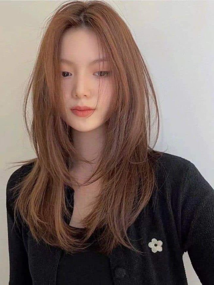 2025韓國冬季髮色圖鑑！奶霧榛果、奶茶楓糖、霧光銀棕...，全是柔霧顯白色精選、零失誤韓系氛圍感！-8