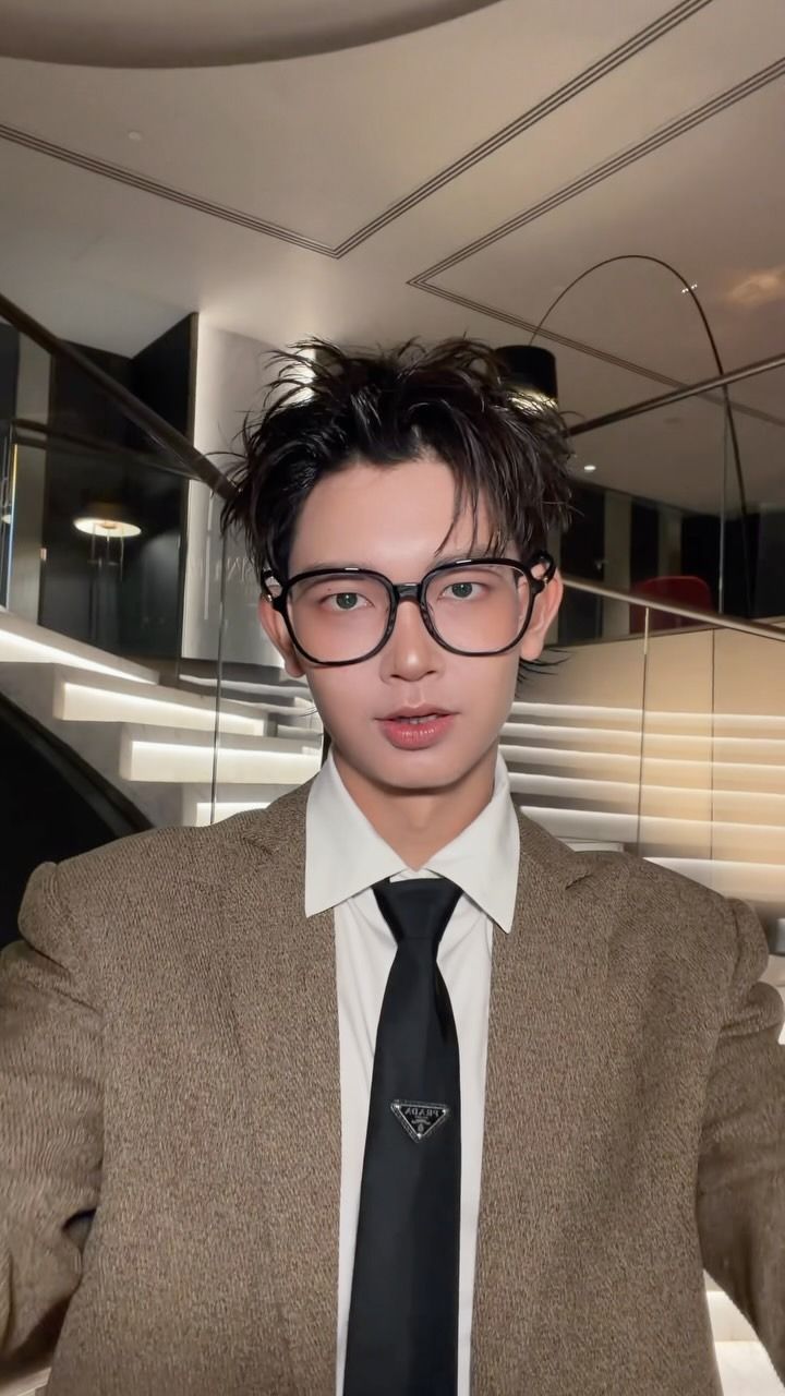 SS27米蘭時裝週藝人EMV TOP10！ATEEZ崔傘韓團第一，泰國女星Faye強勢奪冠，Prada成最大贏家？-19