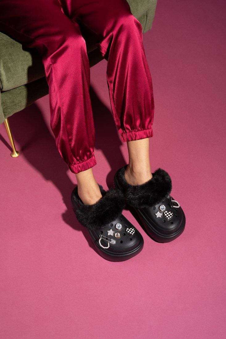 Crocs又來搶錢！毛毛版本「洞洞鞋、雪屋厚底鞋」還有聖誕樹、雪人鞋扣可愛到爆！-9