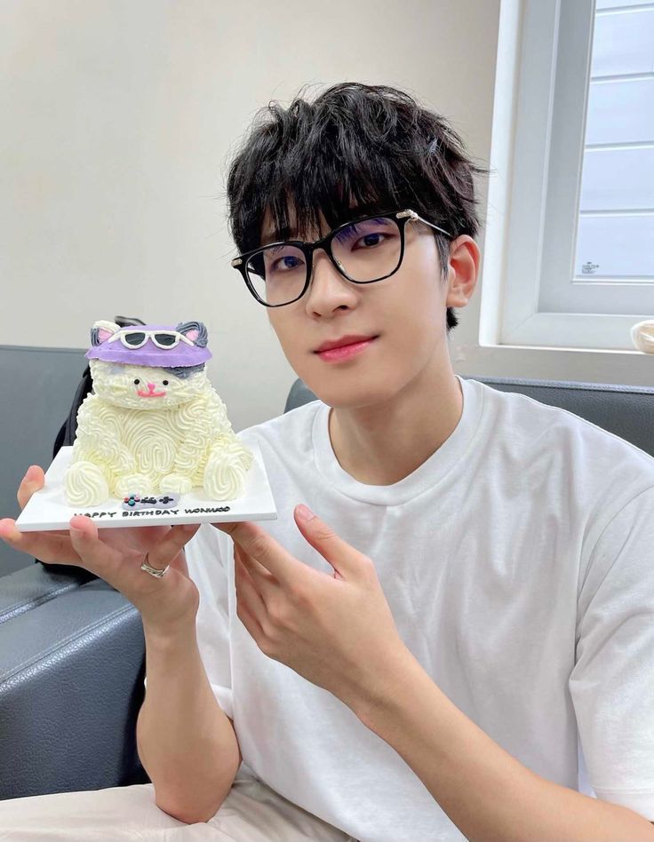 克拉的驕傲！SEVENTEEN「肩膀流氓」圓佑時尚資源超狂！這一精品也出手了？！-23