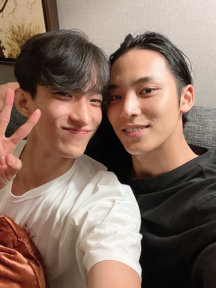 克拉的光榮！SVT狗狗Line「珉奎&DK」超爭氣！時尚資源起飛、精品大牌瘋狂進駐！-6