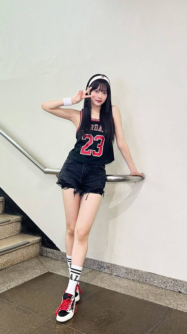 韓網公認7位擁有模特兒比例的女偶像！Karina、Lisa身材超犯規，張員瑛12頭身全網震撼！-4