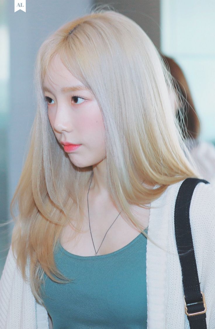 網評6位換髮色就上熱搜的KPOP女偶像！IU藍髮太仙、Karina、舒華金髮太像洋娃娃！-7