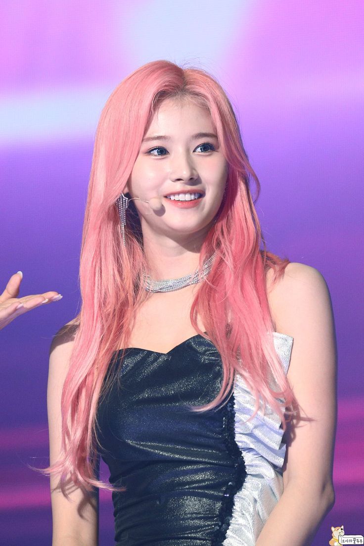 網評6位換髮色就上熱搜的KPOP女偶像！IU藍髮太仙、Karina、舒華金髮太像洋娃娃！-9