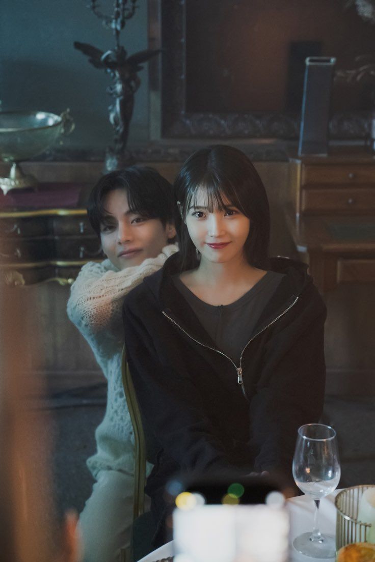 盤點6組超有火花的MV合作韓星組合！華莎&朴正民青龍獎舞台登韓網熱搜，車銀優&朴圭瑛辦公室甜蜜初吻引爆話題！-12