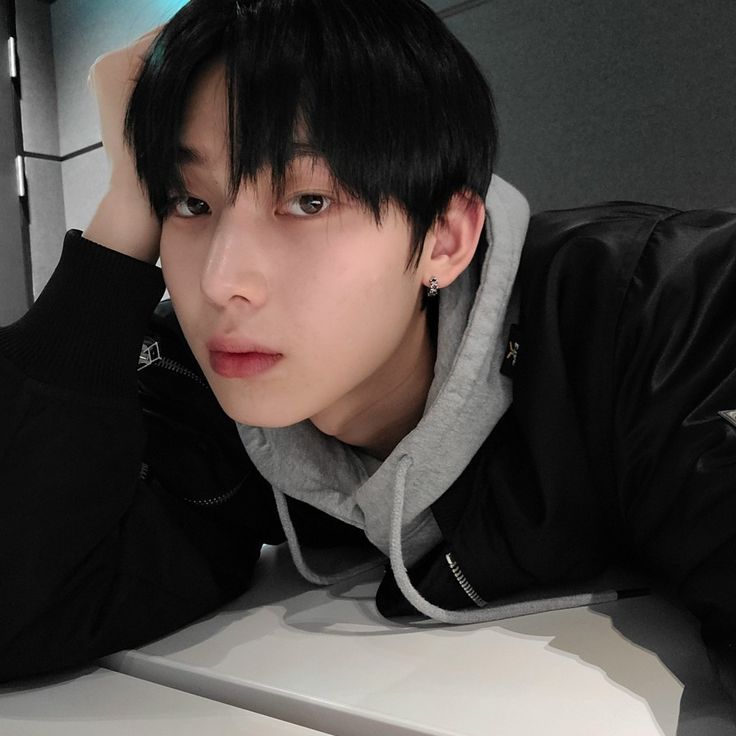 盤點7位KPOP圈公認的「自拍匠人」男偶像！秀彬「男友照」封神，善禹、元彬超會抓角度-5