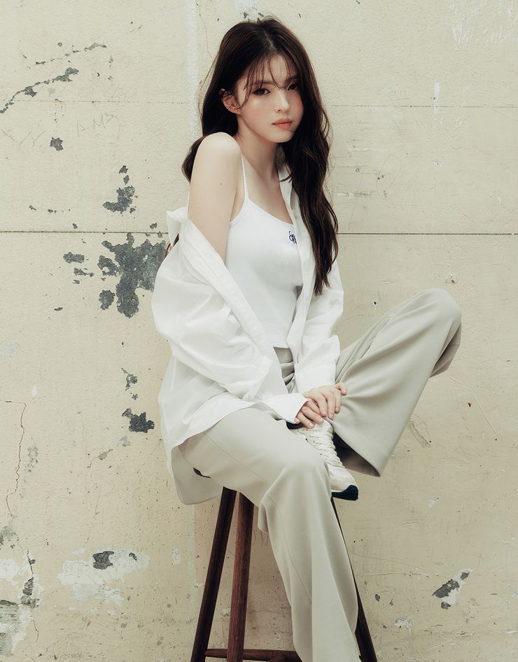 分手後獨自美麗！品牌力挺韓韶禧「拍佐丹奴形象照」重返美貌巔峰、比例好到不像真人！-6