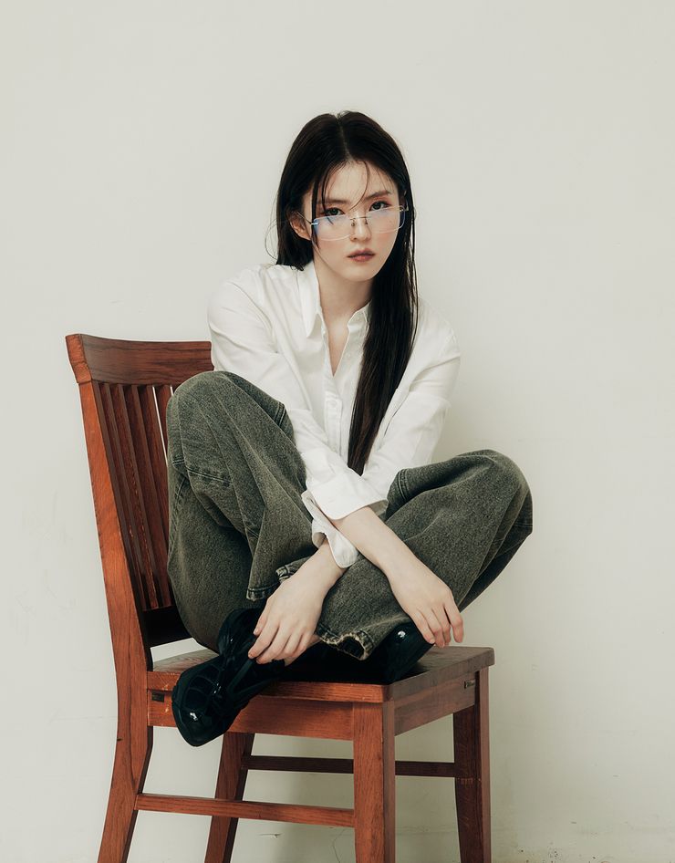 分手後獨自美麗！品牌力挺韓韶禧「拍佐丹奴形象照」重返美貌巔峰、比例好到不像真人！-7