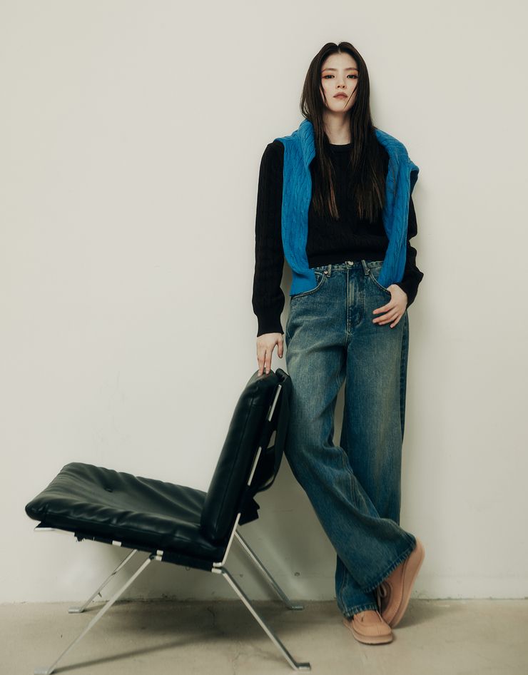 分手後獨自美麗！品牌力挺韓韶禧「拍佐丹奴形象照」重返美貌巔峰、比例好到不像真人！-3