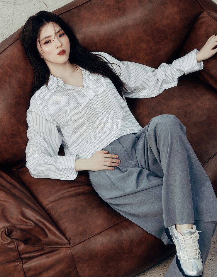 分手後獨自美麗！品牌力挺韓韶禧「拍佐丹奴形象照」重返美貌巔峰、比例好到不像真人！-8